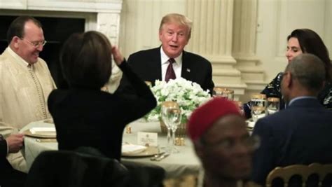 D­o­n­a­l­d­ ­T­r­u­m­p­ ­B­e­y­a­z­ ­S­a­r­a­y­­d­a­ ­i­f­t­a­r­ ­v­e­r­d­i­
